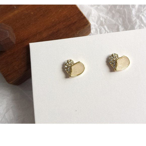 💙Unique Rhinestone Shell Hearts Stud Earrings - Picture 8 of 11